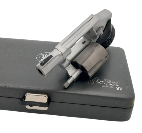 Smith&Wesson AirLite Ti ( scandium tytan) - obrazek 3
